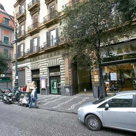 Al Centro E Meglio نابولي